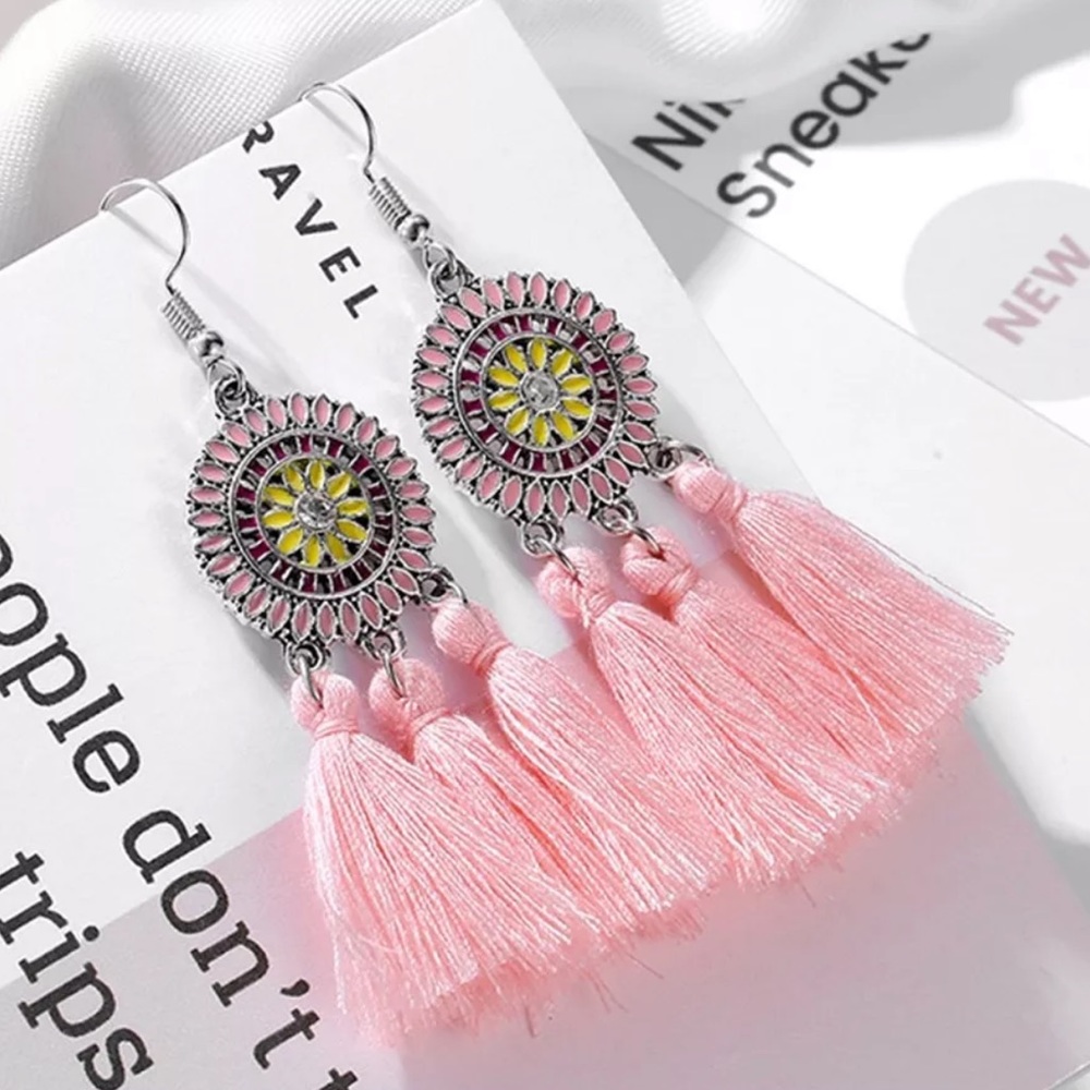 ✨Light Pink Dreamcatcher Tassel Earrings ✨ - Picture 1 of 4